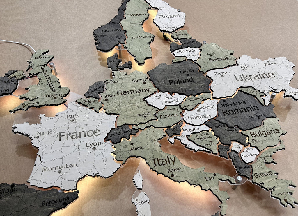 Europe LED map on acrylic glass with backlighting between countries color Verde — buy | FACTURA