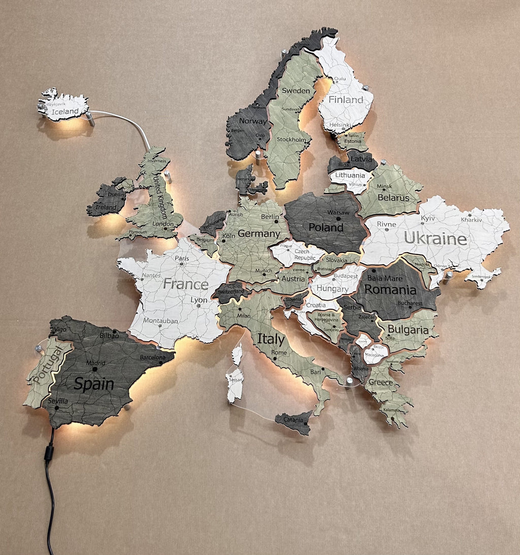 Europe LED map on acrylic glass with backlighting between countries color Verde — buy | FACTURA