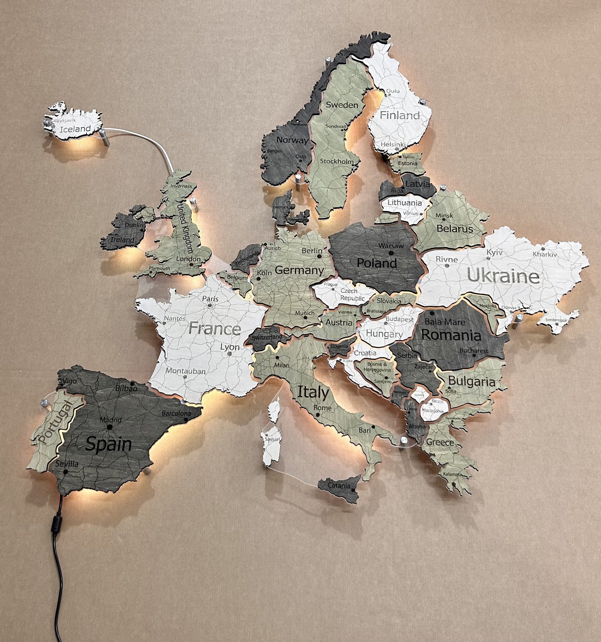 Europe LED map on acrylic glass with backlighting between countries color Verde — buy | FACTURA