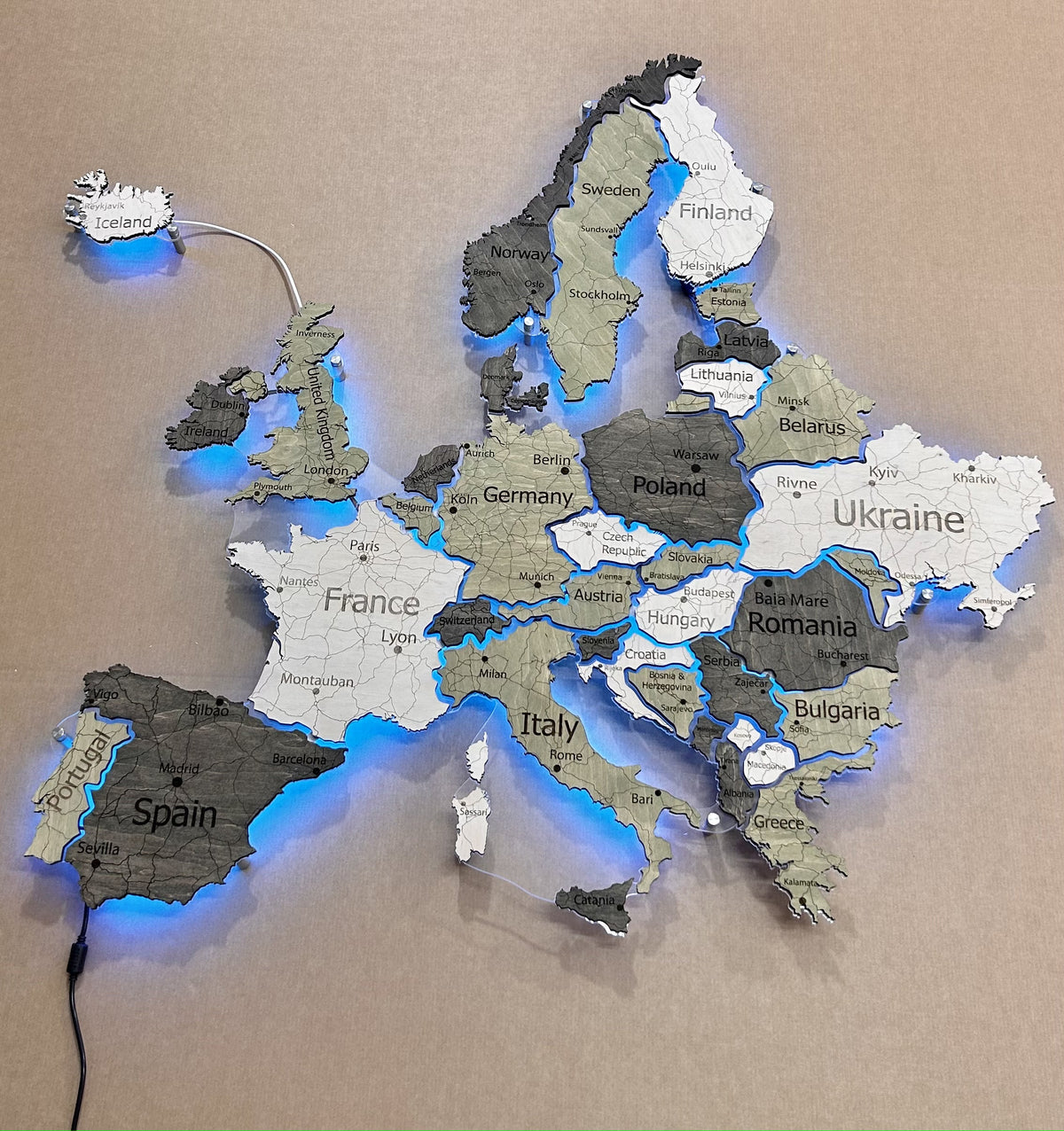 Europe LED RGB map on acrylic glass with backlighting between countries color Verde — buy | FACTURA
