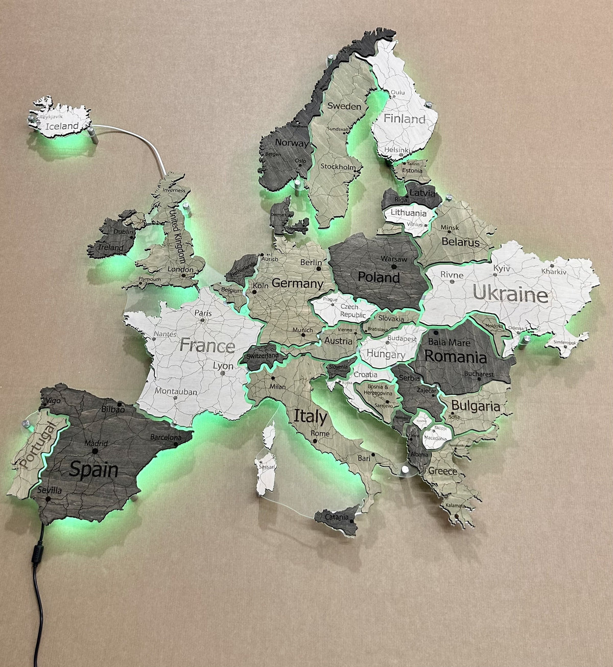 Europe LED RGB map on acrylic glass with backlighting between countries color Verde — buy | FACTURA