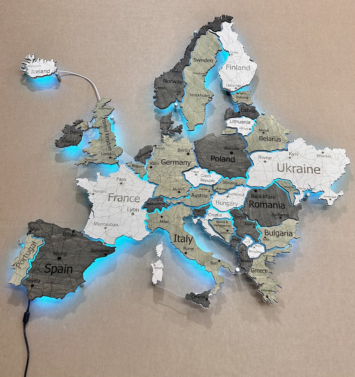 Europe LED RGB map on acrylic glass with backlighting between countries color Verde — buy | FACTURA